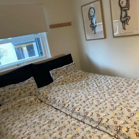 15 Mins From Center, Familyhome 别墅 *