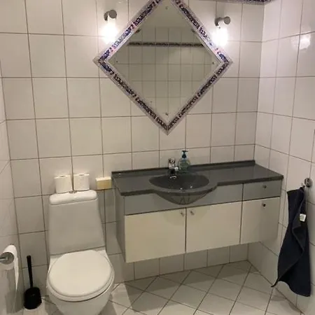 15 Mins From Center, Familyhome *