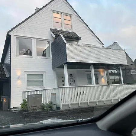 15 Mins From Center, Familyhome 别墅 *