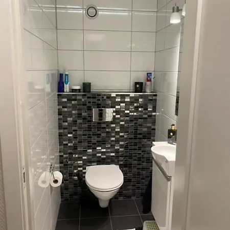 15 Mins From Center, Familyhome *