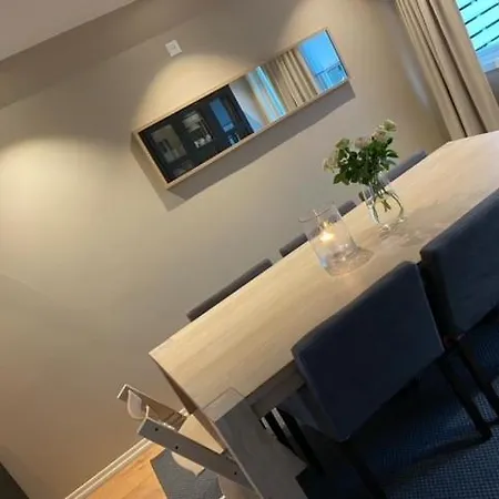 15 Mins From Center, Familyhome *